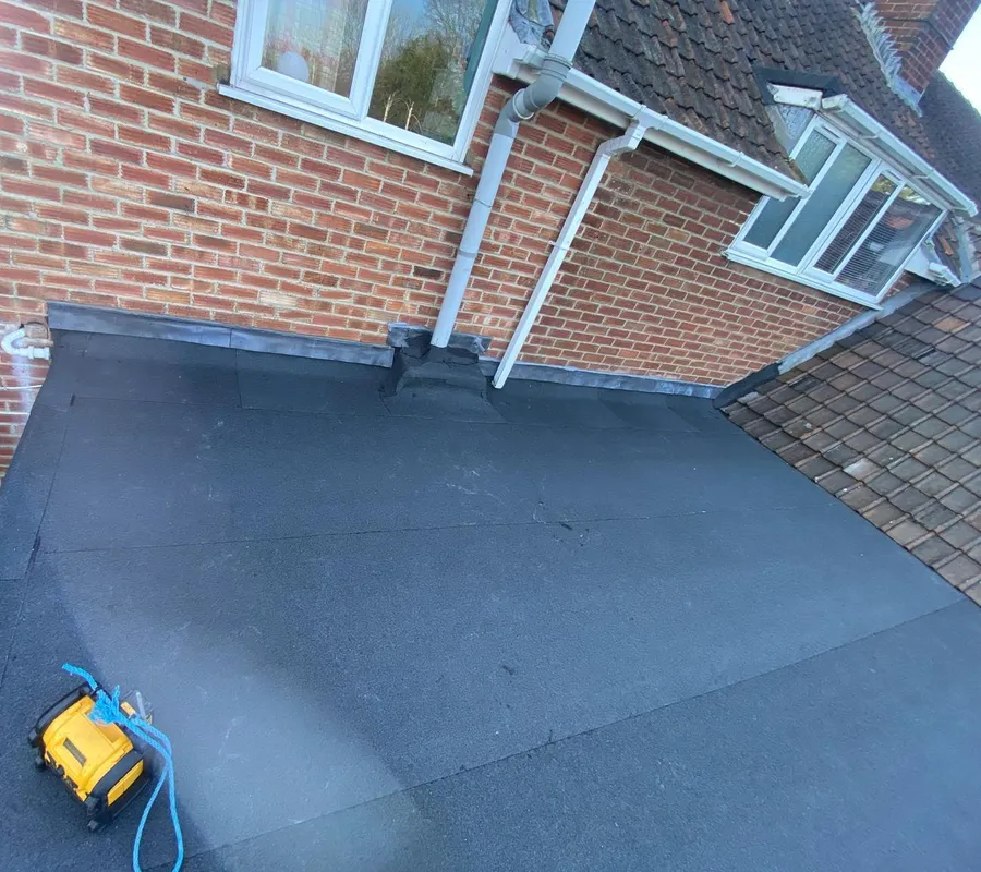 A finished felt flat roof